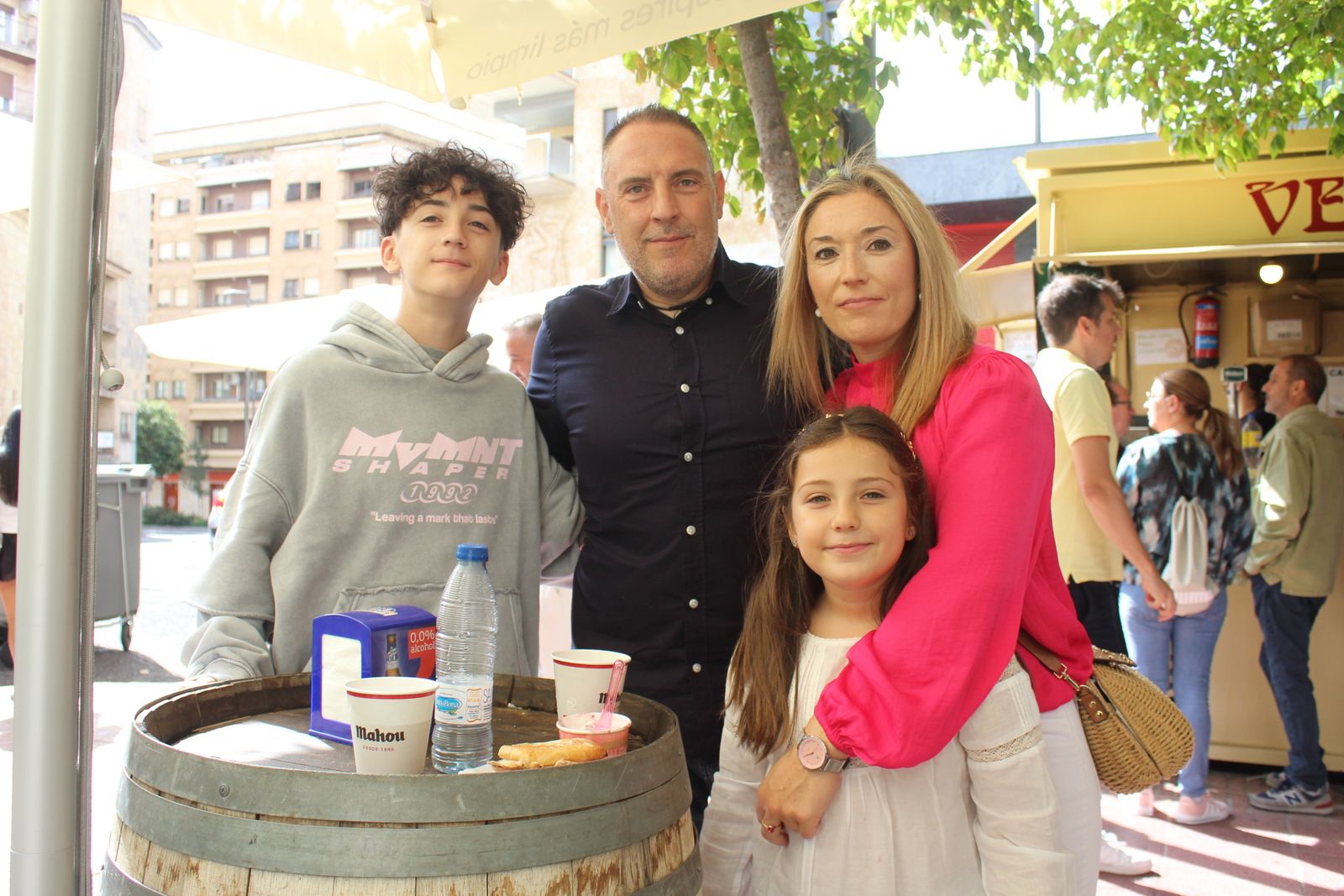 Ambiente en la Feria de Día en el mediodía de este domingo