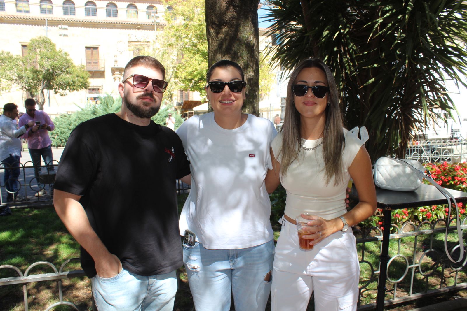 Ambiente en la Feria de Día en el mediodía de este domingo