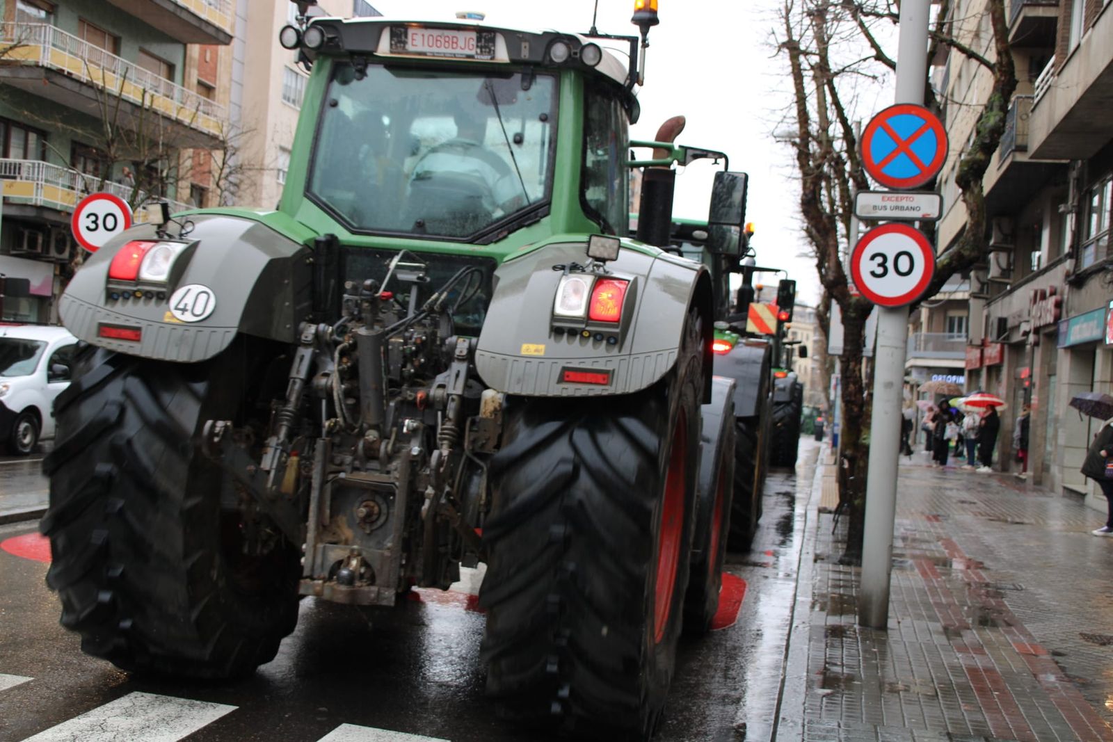 En imágenes la marcha con tractores y vehículos de campo en Salamanca en protesta contra Mercosur