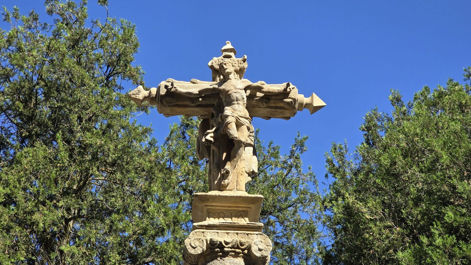 Restauración del crucero de San Cebrián en el Cementerio San Carlos Borromeo
