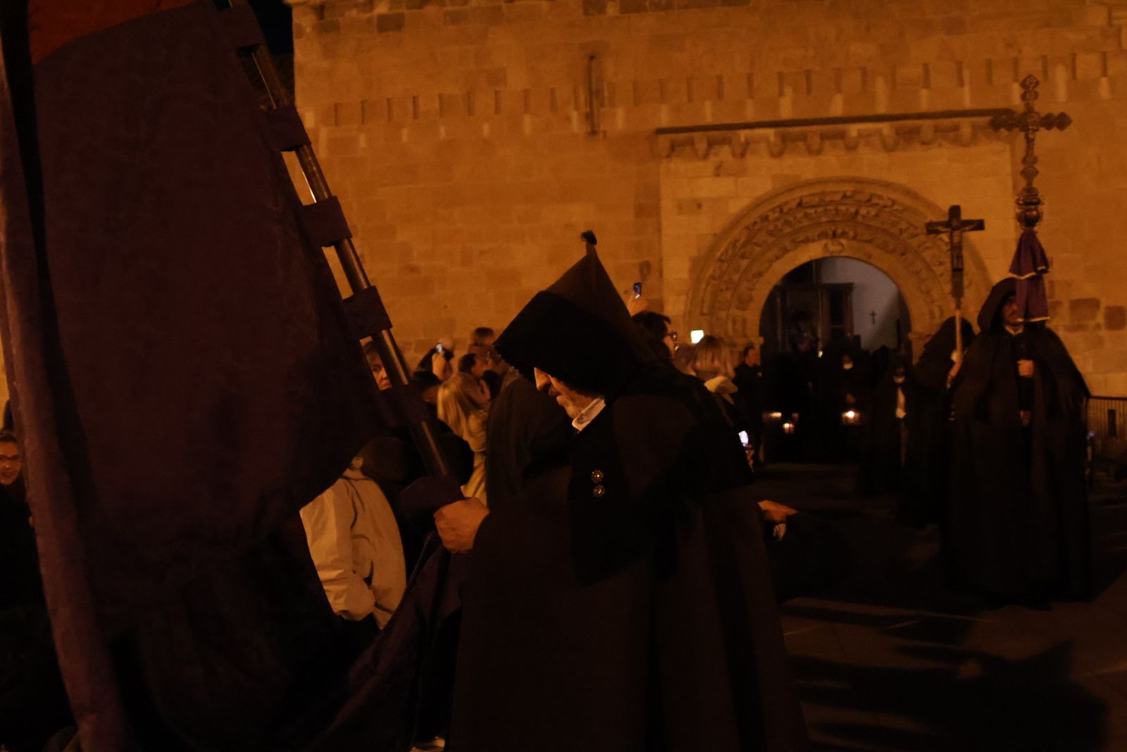 GALERÍA | Revive en imágenes la procesión de las Capas Pardas