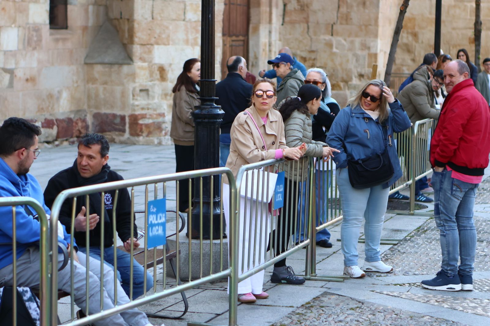 Procesión del encuentro de Nuestra Señora de la Alegría y Jesús Resucitado en el Domingo de Resurrección en Salamanca