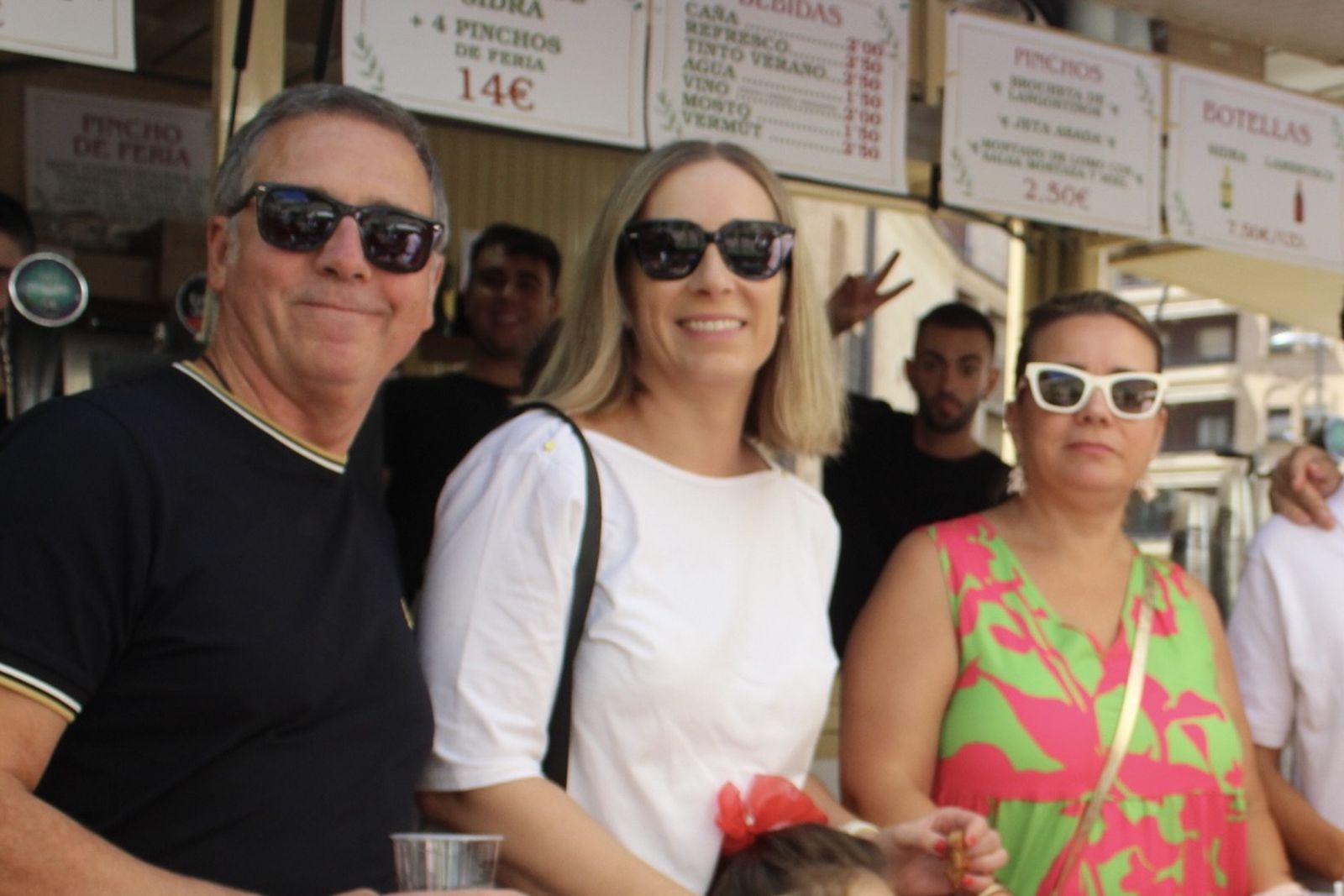 Ambiente en la Feria de Día en el mediodía de este