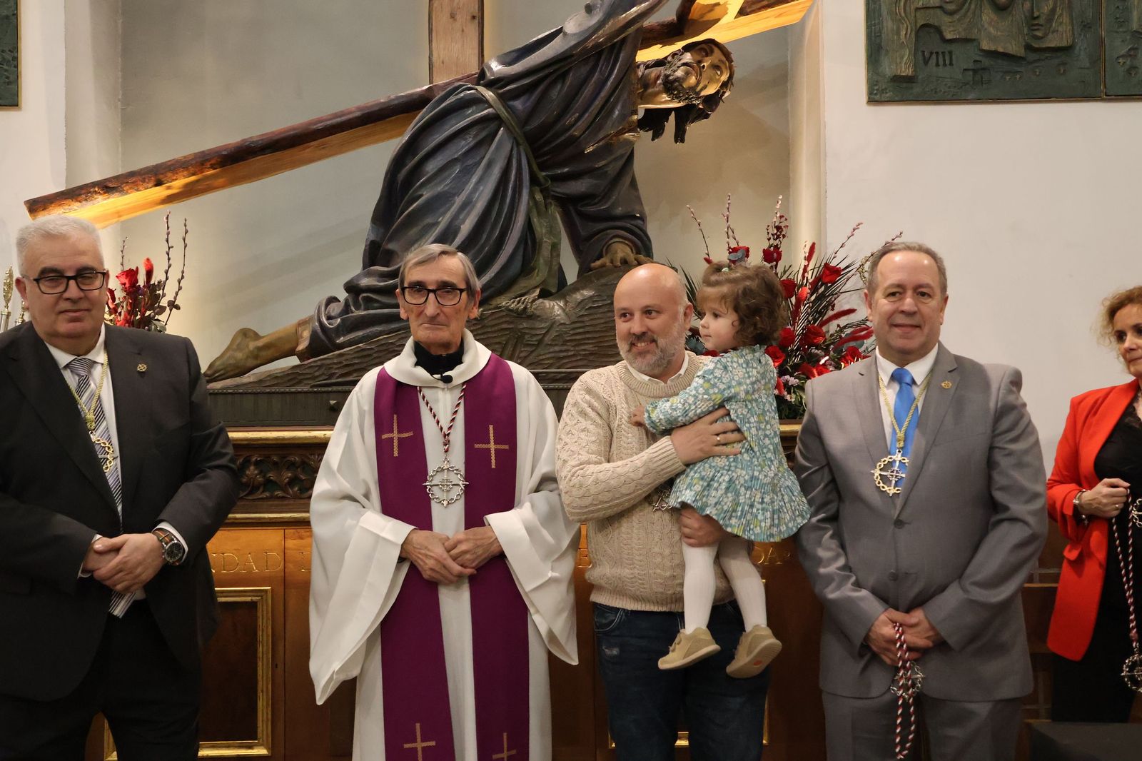 Entrada de nuevos hermanos de la Hermandad de Jesús en Su Tercera Caída (39).JPG