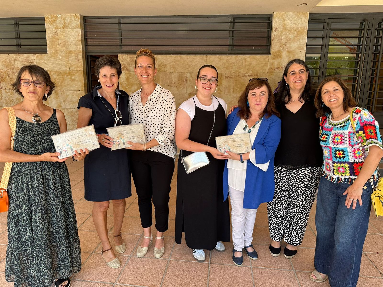 María Antonia Hernández Vicente, María Josefa Martín González y María Adela Adrián Torres, tres profesoras del Colegio de Educación Infantil y Primaria Piedra de Arte de Villamayor