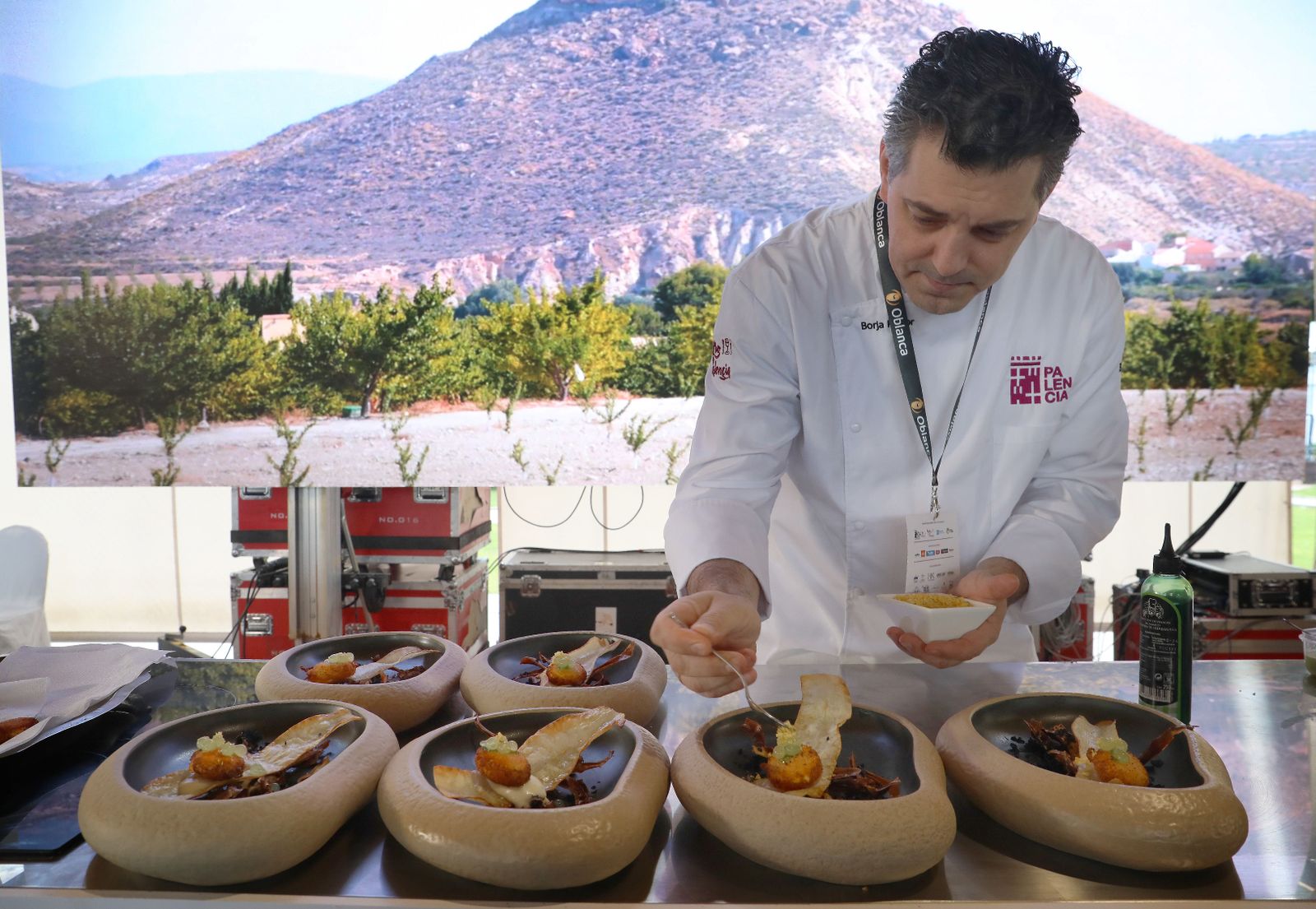 Cocineros de Castilla y León compiten en Palencia para llevarse el premio al mejor pincho de la Comunidad