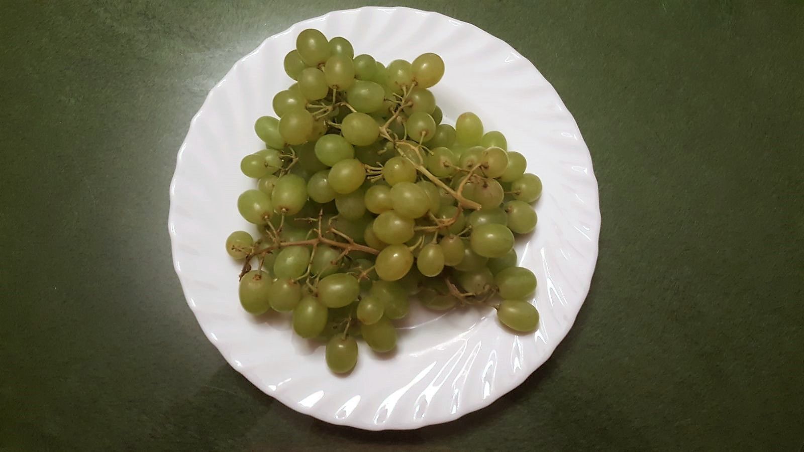 Plato uvas. Foto EP