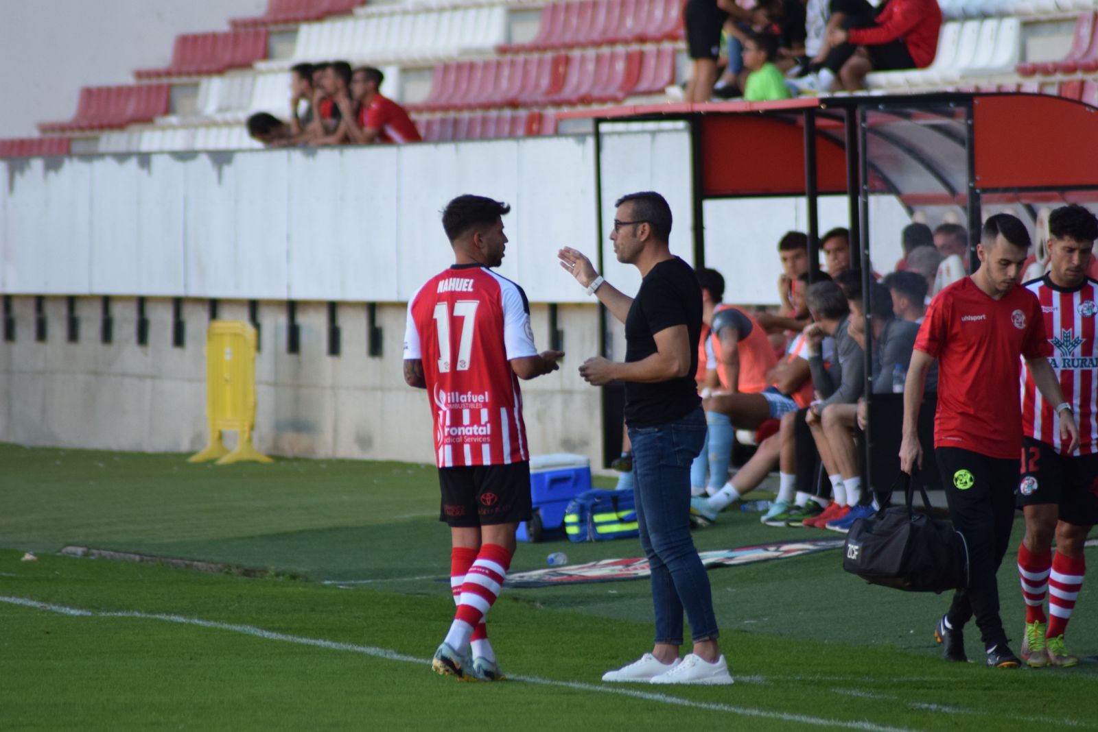 Yago Iglesias dando instrucciones en un partido del Zamora C.F.