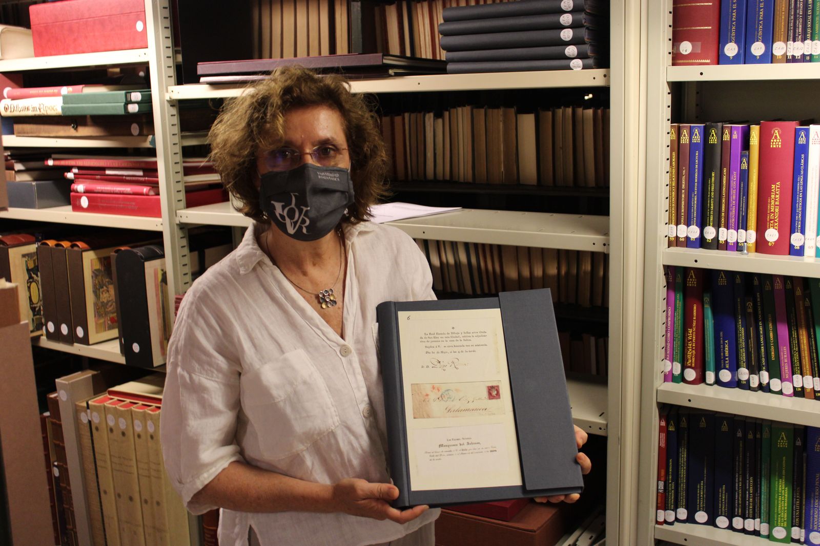 biblioteca-usal-serendipias-libros-historicos-directora-de-la-biblioteca-de-la-usal-libros-26