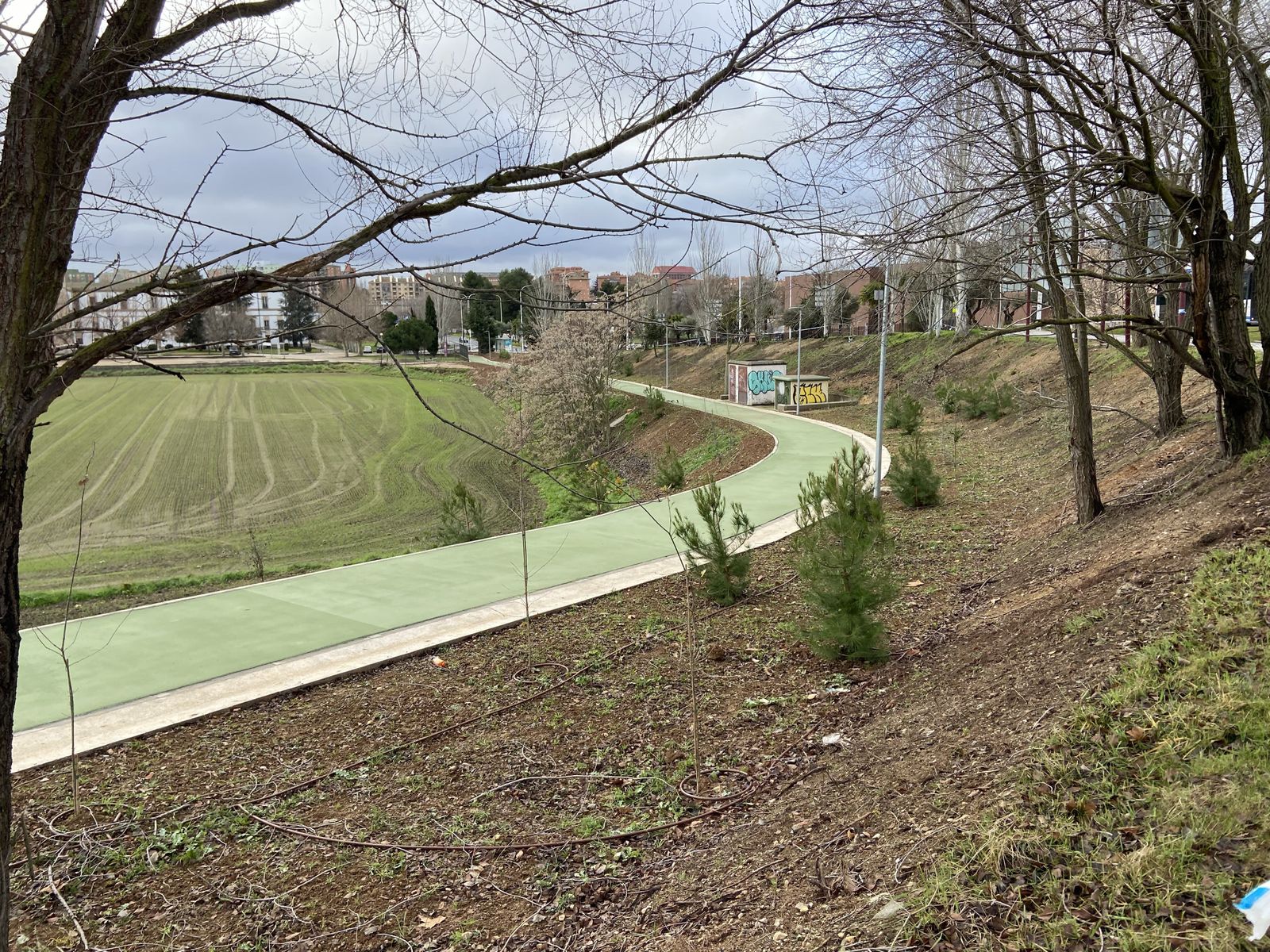 Nuevo carril bici en el Paseo Fluvial desde el puente Felipe VI hasta Cordel de Merinas y Pradillo
