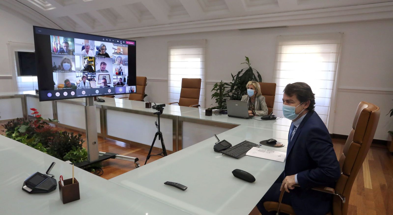 Mañueco y Verónica Casado