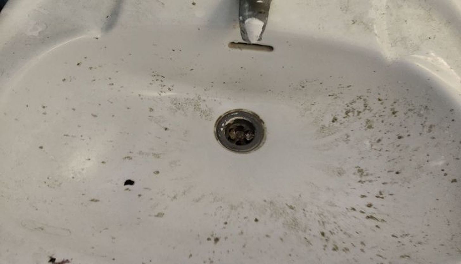 Foto de un lector denunciado el estado de los baños del Helmántico