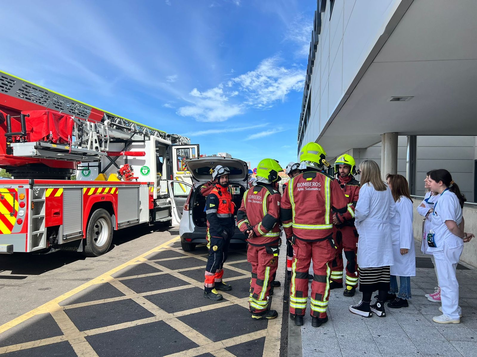 bomberos-de-salamanca-actuan-en-el-hospital-5