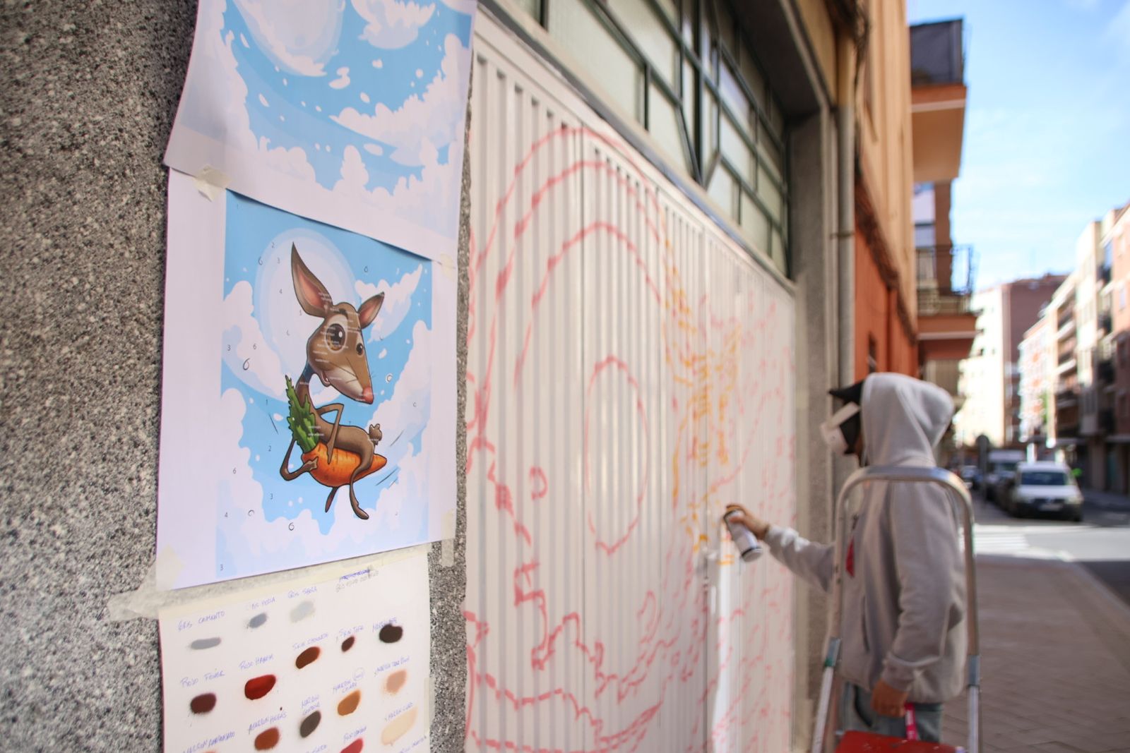 Los artistas de la Plaza del Oeste comienzan a pintar los murales