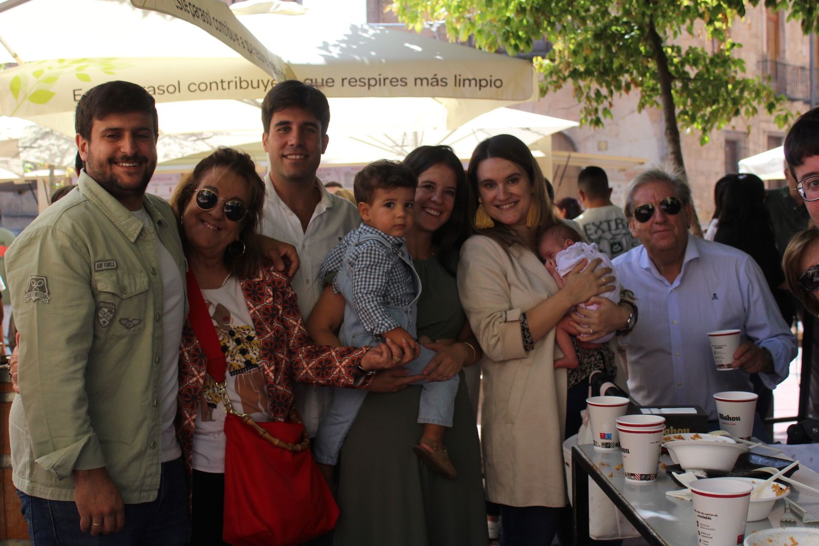 Ambiente en la Feria de Día en el mediodía de este