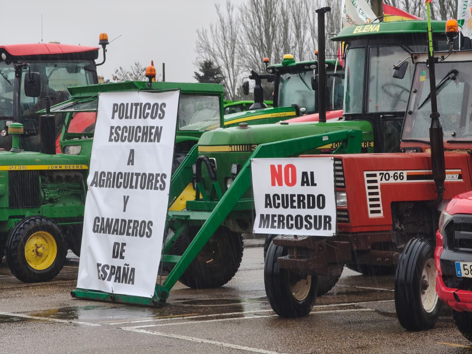 En imágenes la marcha con tractores y vehículos de campo en Salamanca en protesta contra Mercosur