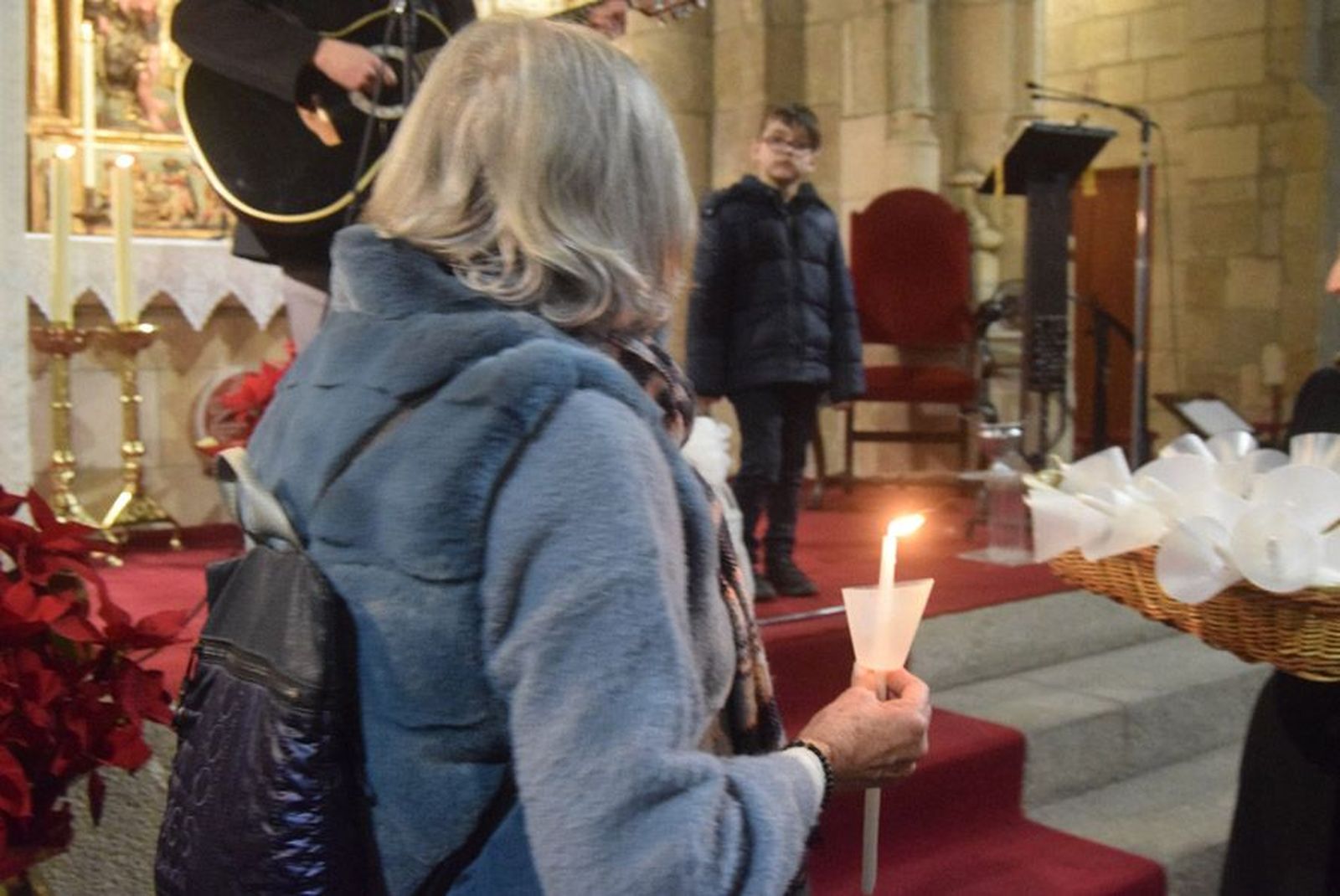 las-candelas-vuelven-a-unir-la-iglesia-de-san-juan-con-la-de-san-vicente-11
