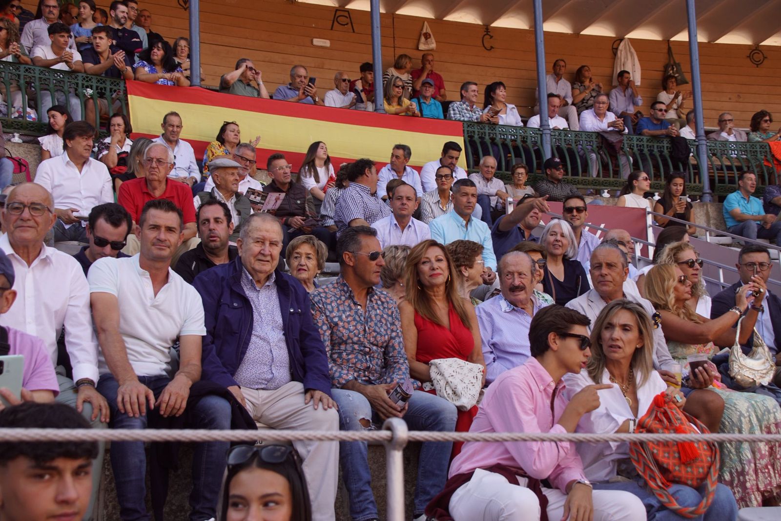 Así han vivido los salmantinos el primer festejo de la feria taurina 2025: imágenes del ambiente en los tendidos y en el patio de cuadrillas