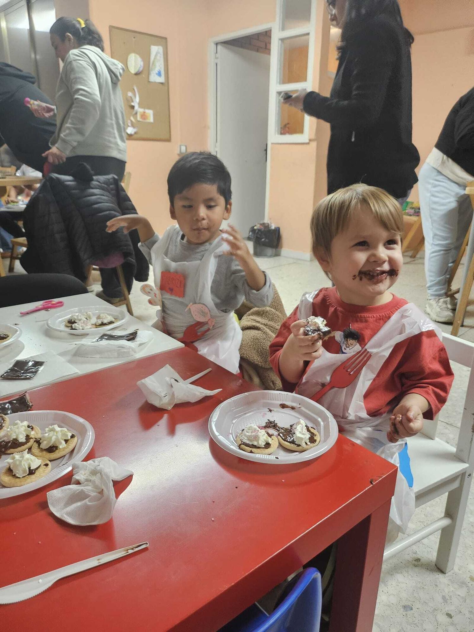 Los más pequeños de Teradillos cocina un delicioso postre