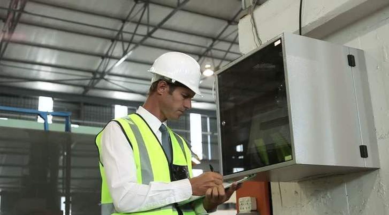 Los ingenieros son los profesionales más demandados y con salarios al alza