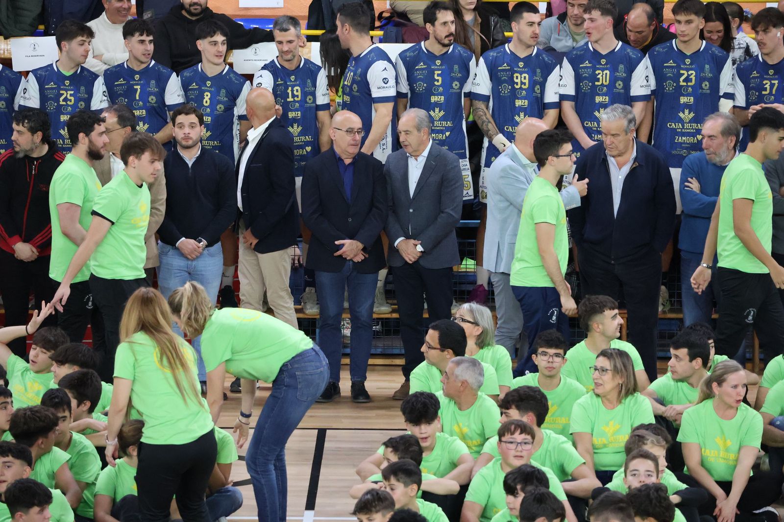 GALERÍA | El Club Balonmano Zamora celebra su 25º aniversario con una imagen muy especial