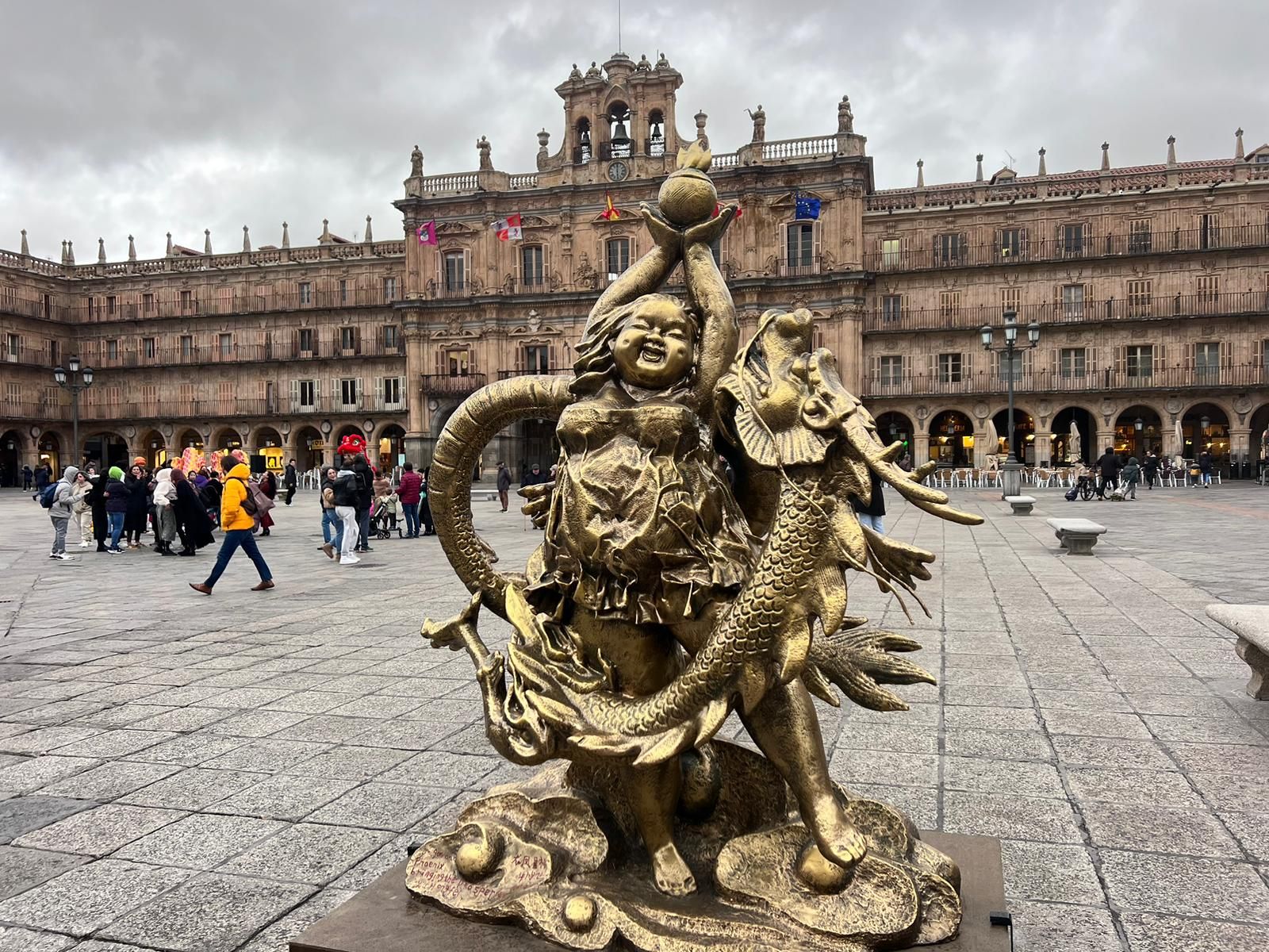 Escultura de Xu Hongfei antes del robo