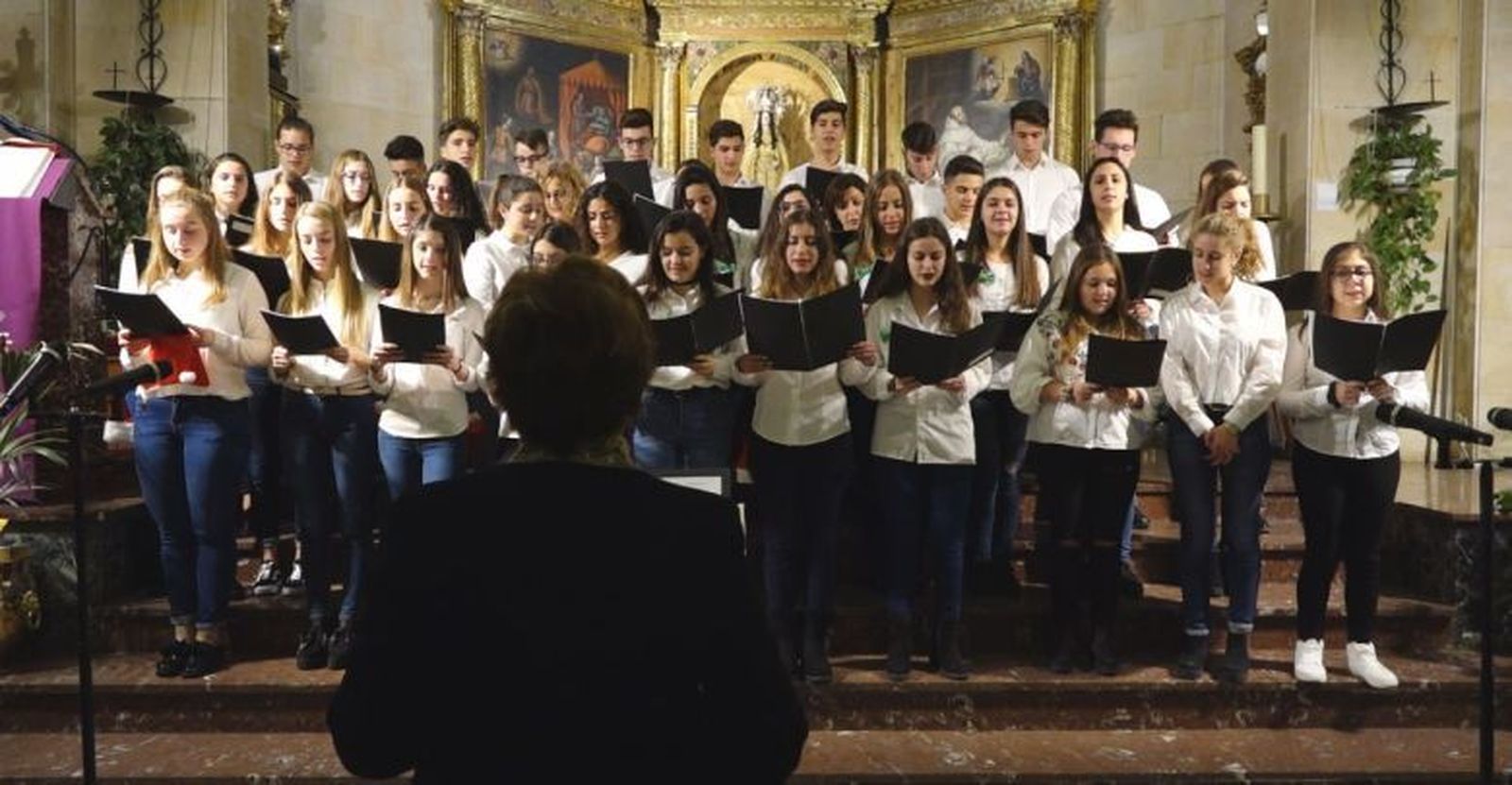 El Coro del IES Los Sauces en la iglesia del Carmen de Benavente (Navidad 2017)