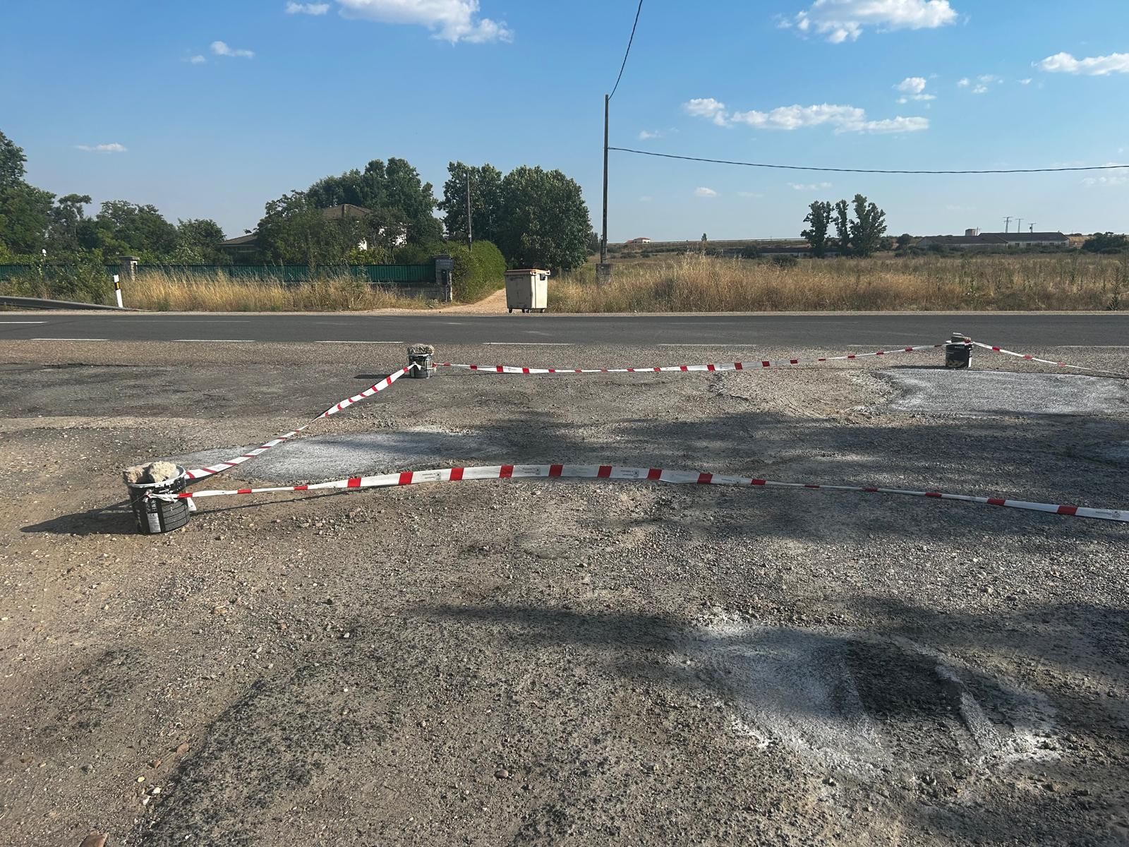 Obras de asfaltado de la carretera en el polígono M