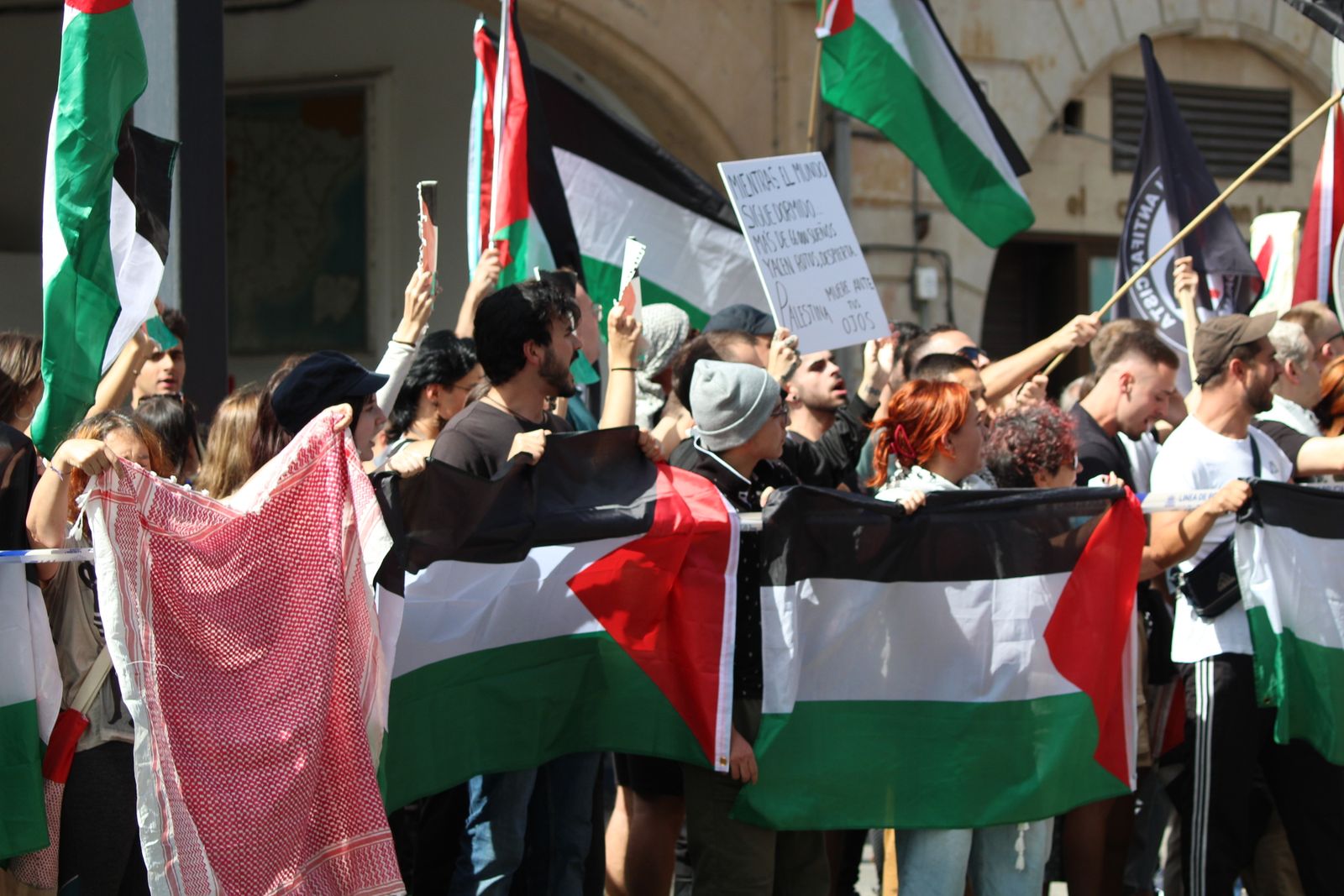 Protestas por Palestina al paso de la Vuelta Ciclista a España por Salamanca
