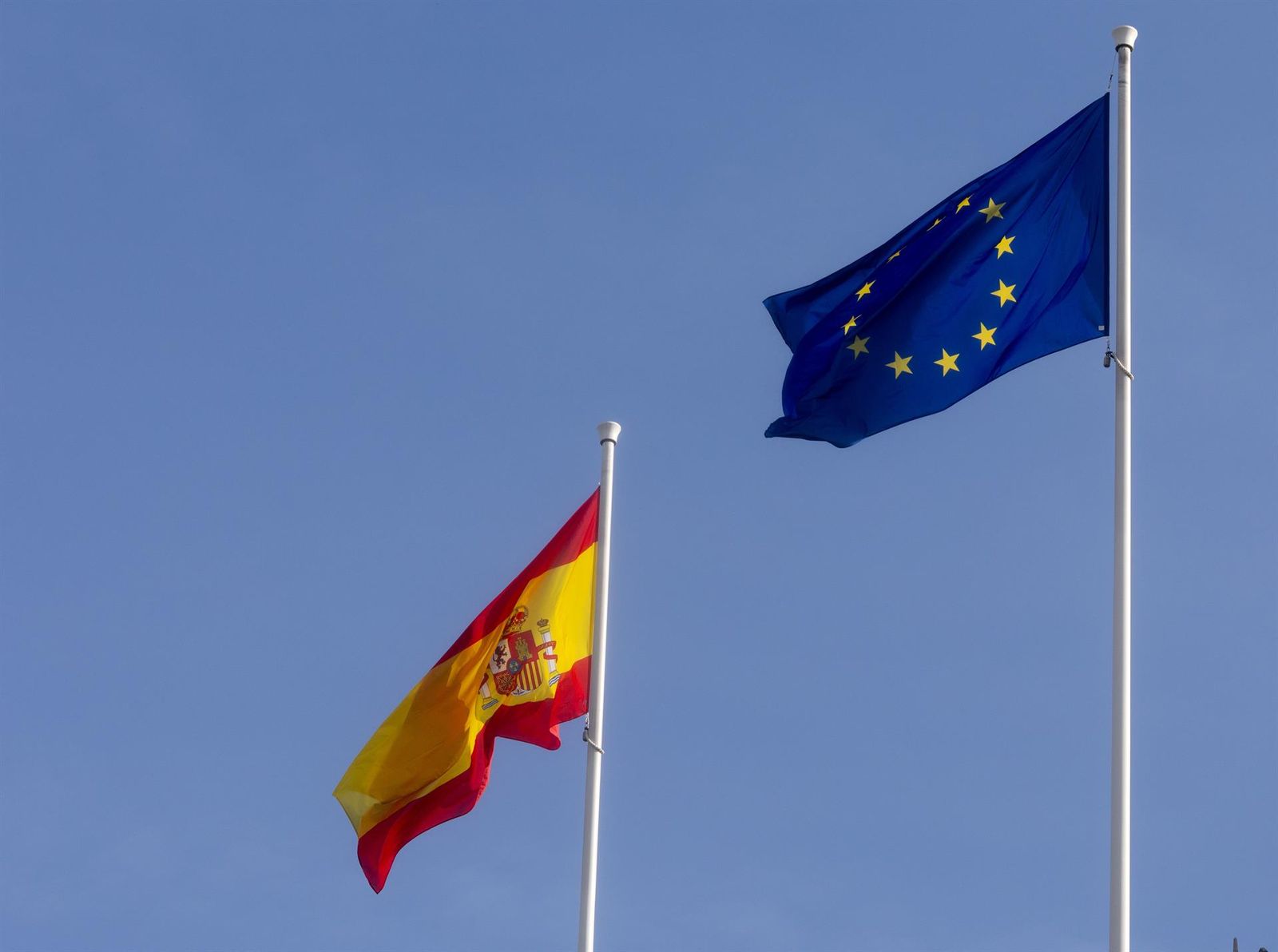 Las banderas de España y de la Unión Europea - Eduardo Parra - Europa Press - Archivo