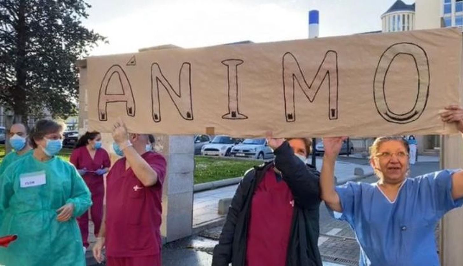 Sanitarios mandan un mensaje de apoyo en el Virgen de la Concha Sanitarios mandan un mensaje de apoyo en el Virgen de la Concha