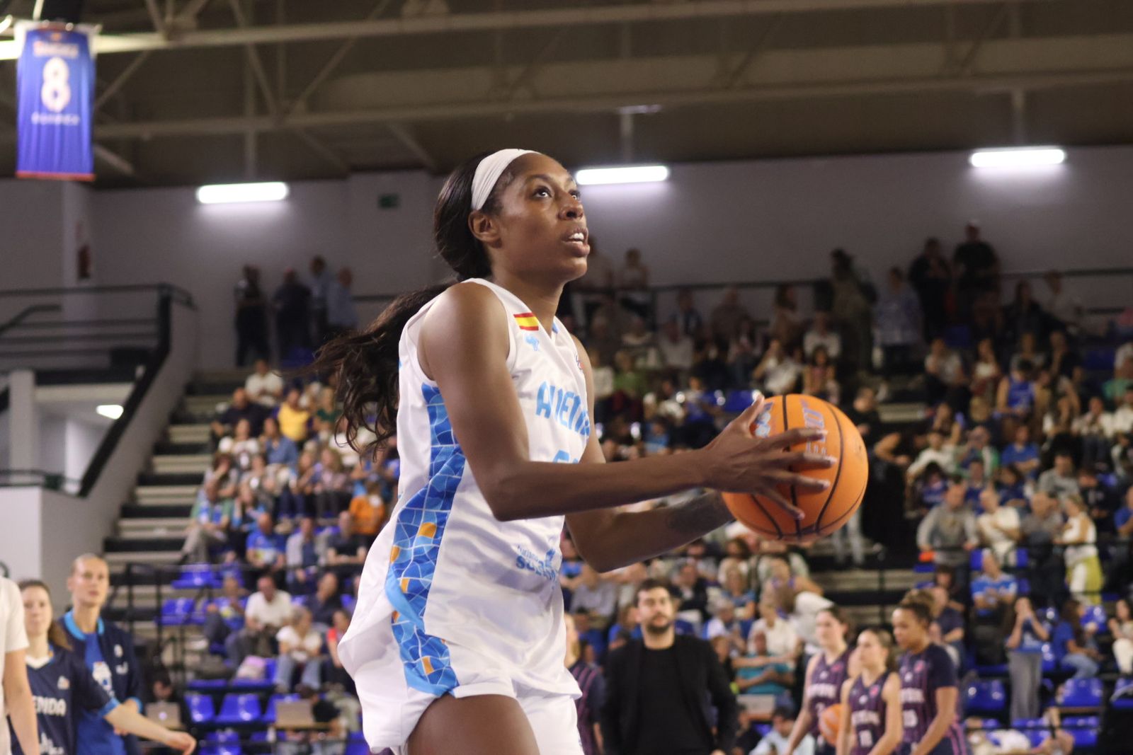 Perfumerías Avenida - Nyon Basket