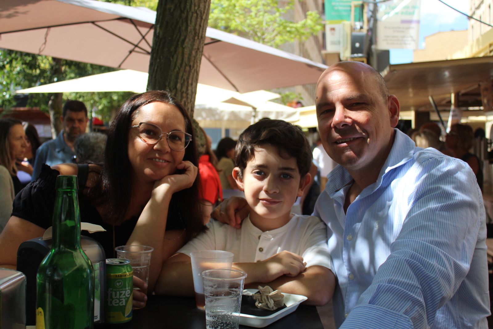 Ambiente en la Feria de Día en el mediodía de este