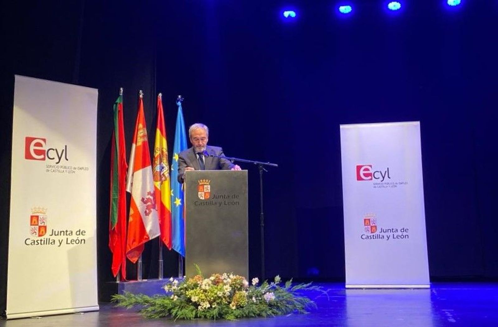El secretario general de Industria, Comercio y Empleo, Alberto Díaz Pico, en el Teatro Elvira Fernández de Zamora