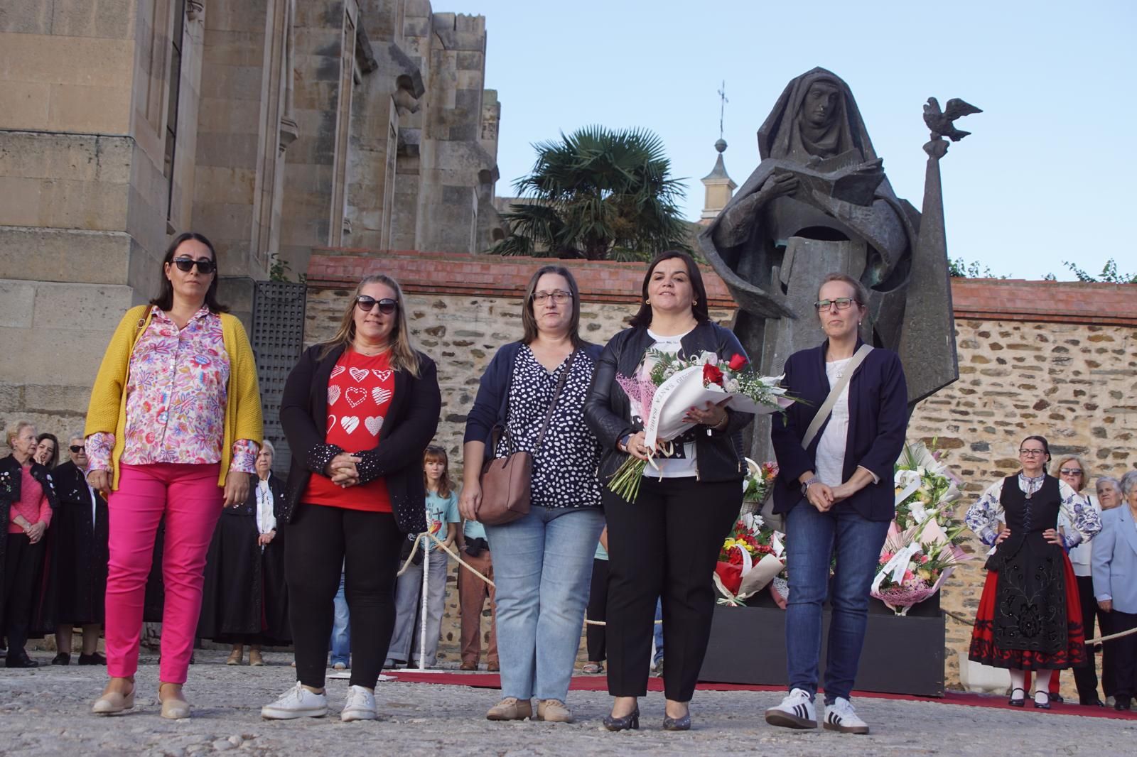 Ofrenda Floral a Santa Teresa en Alba de Tormes (24).jpeg