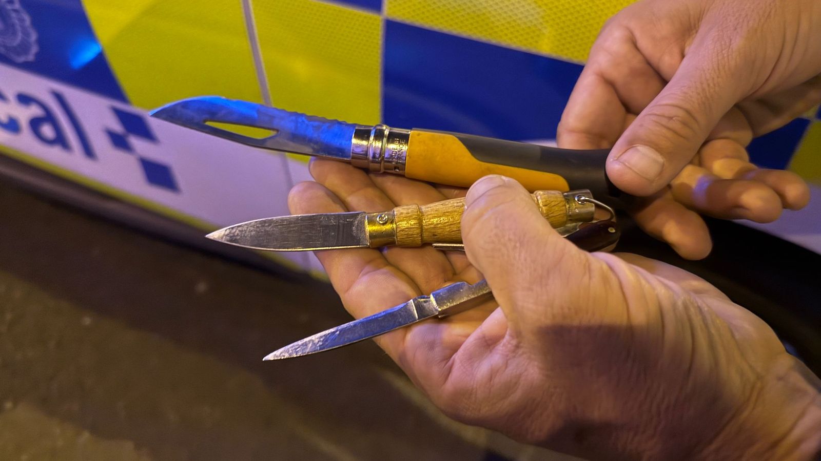 Armas blancas incautadas por la Policía Local y Policía Nacional