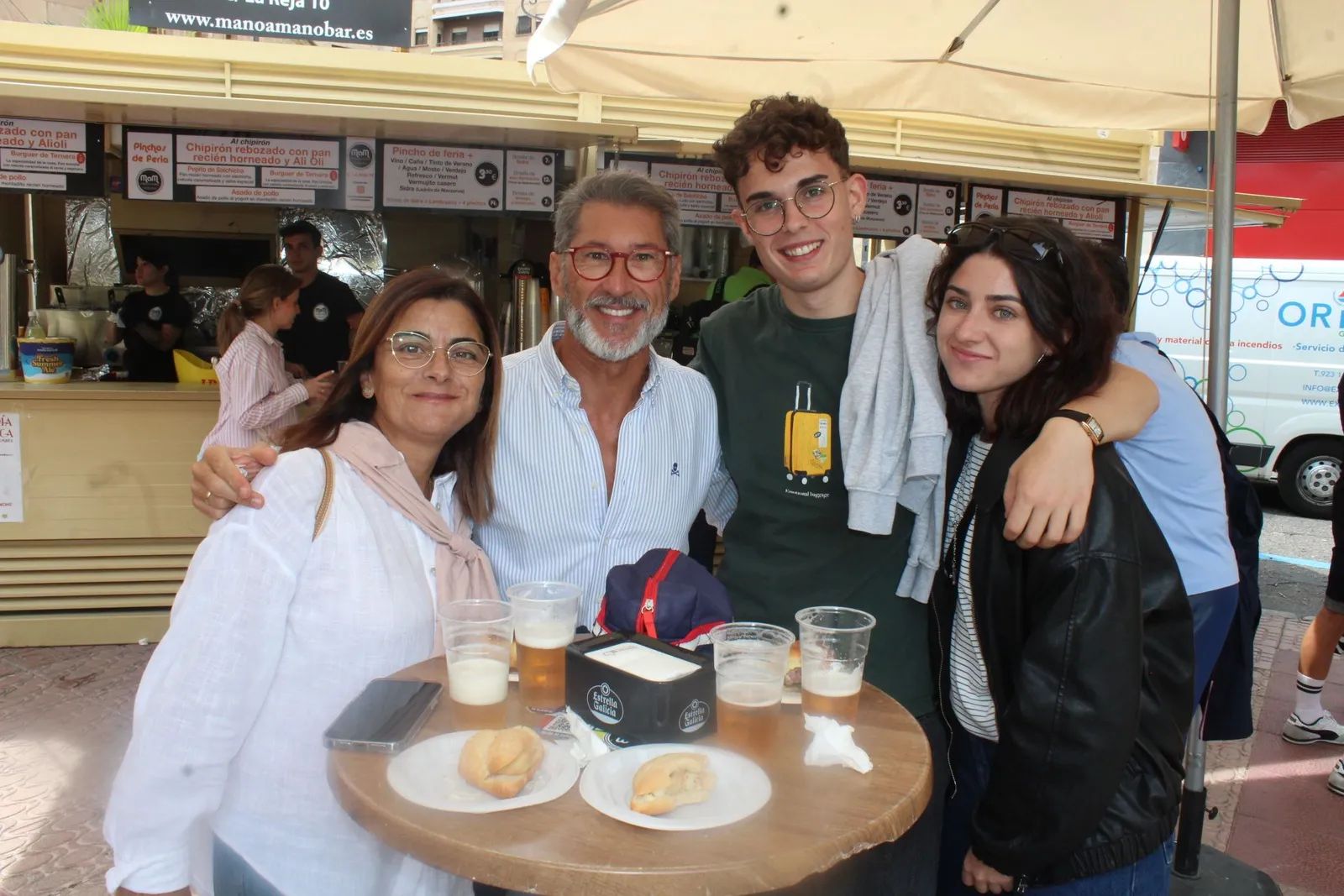 Ambiente en la Feria de Día en el mediodía de este viernes