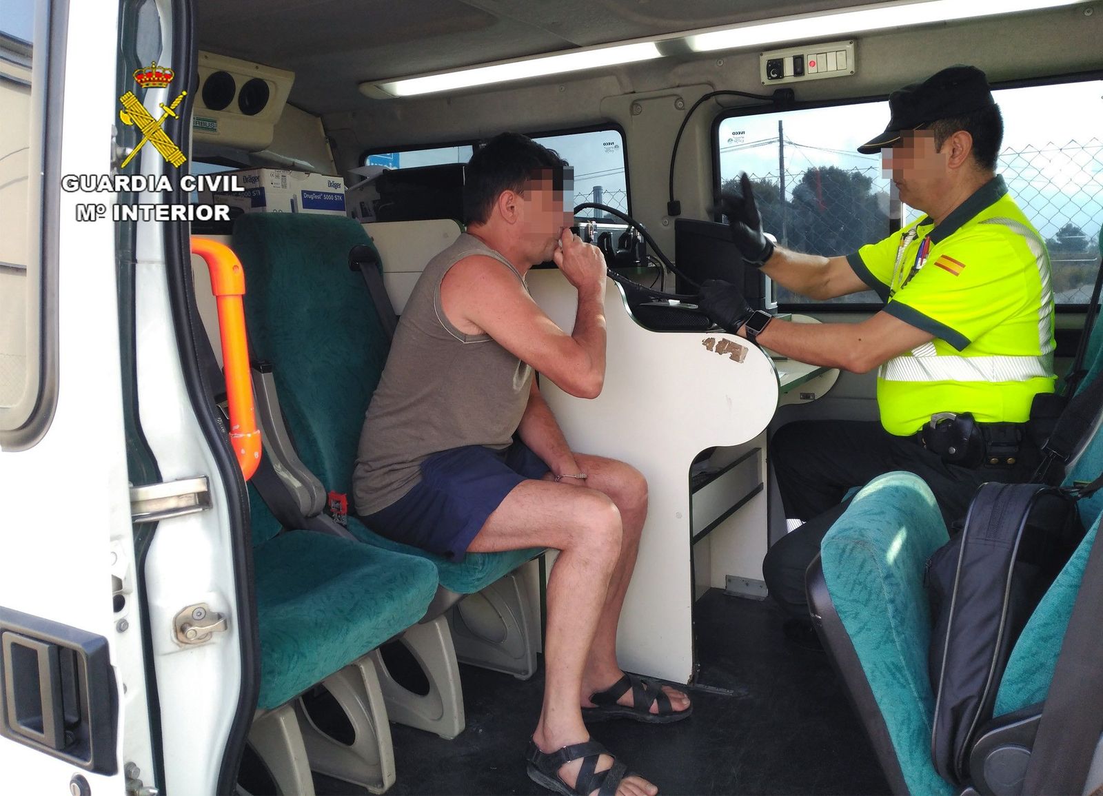 Prueba alcoholemia a camionero | Foto: Guardia Civil