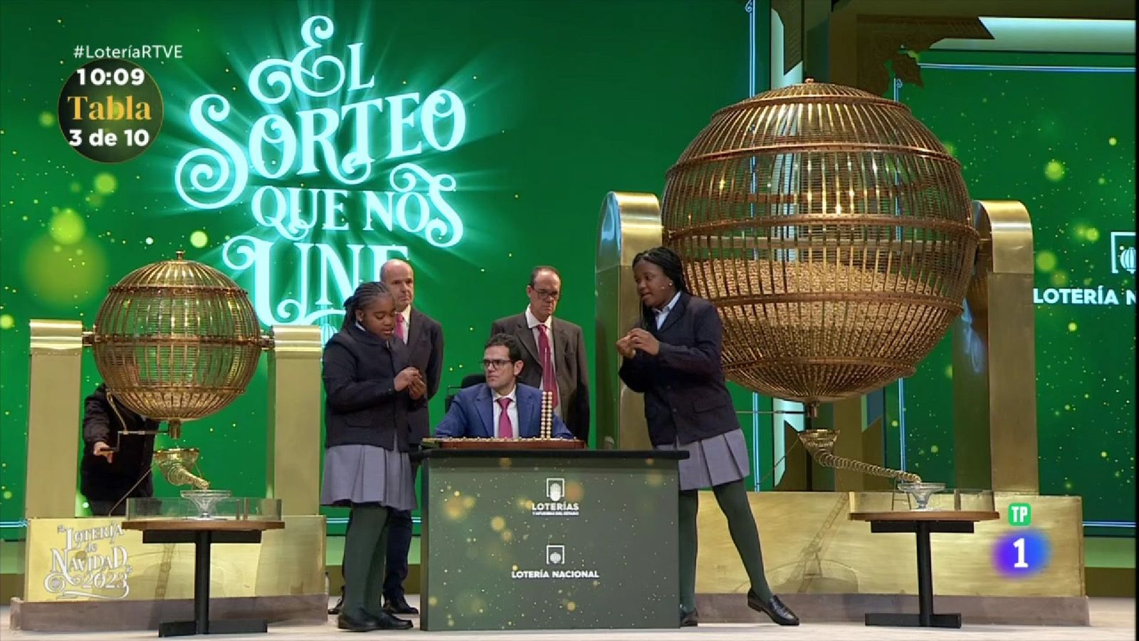 Las niñas de San Ildefonso cantan los números de la tercera tabla