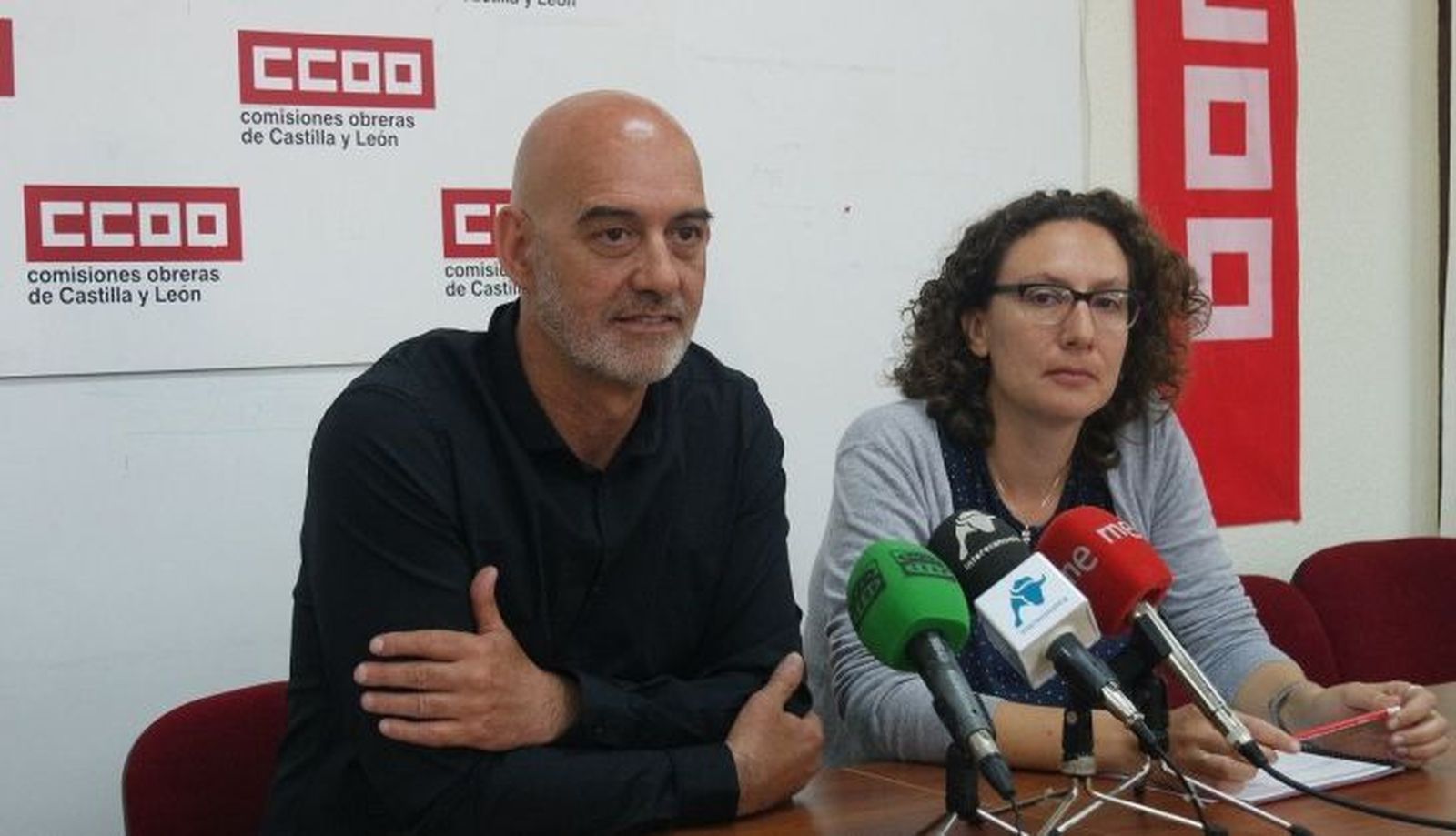 Emilio Pérez, secretario provincial de CCOO Salamanca, y Laura Mayo Velayos, secretaria general CCOO Enseñanza Salamanca