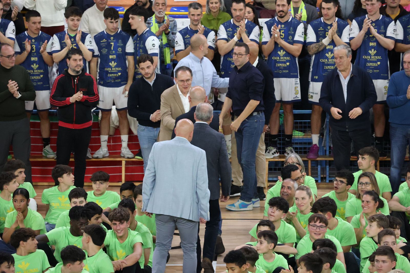 GALERÍA | El Club Balonmano Zamora celebra su 25º aniversario con una imagen muy especial