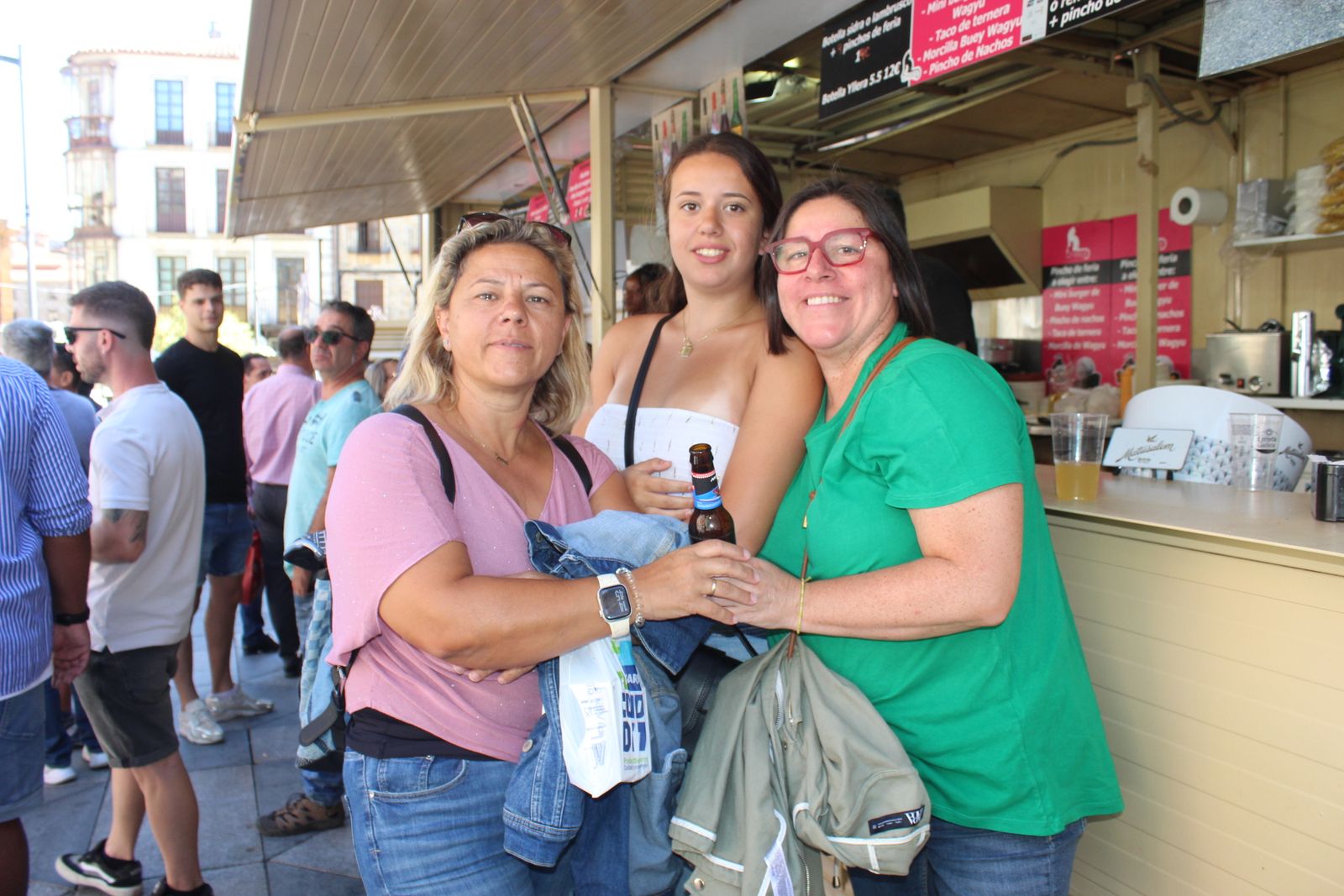 Ambiente en la Feria de Día en el mediodía de este jueves