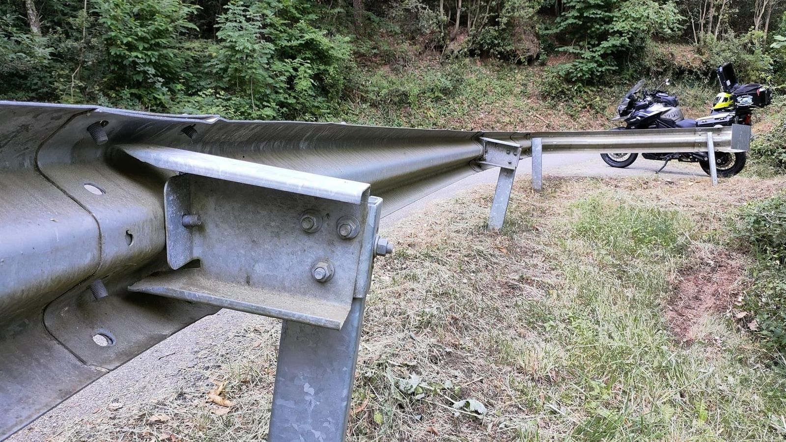 Imagen de archivo de un guardarrail