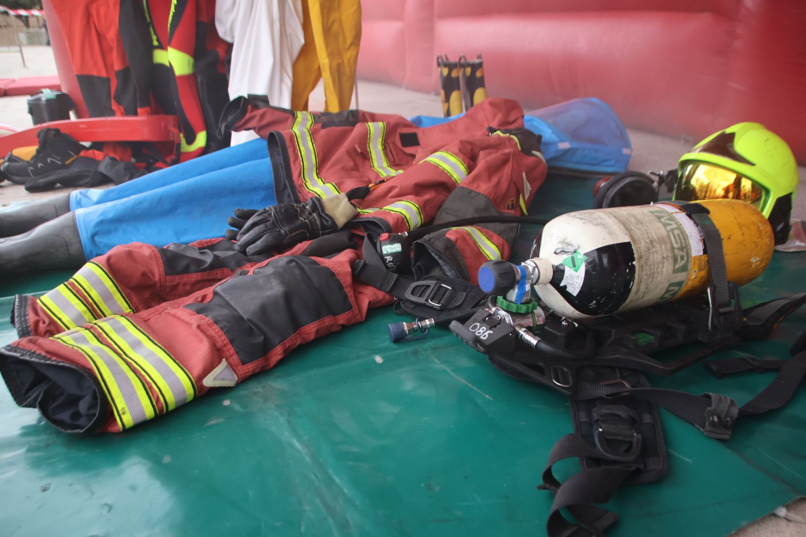 Talleres de prevención de incendios y primeros auxilios y una muestra de vehículos y material de bomberos