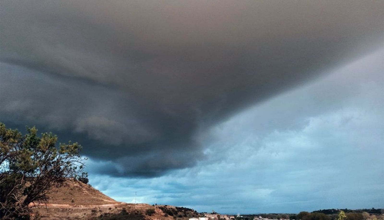 Cielo de tormenta en Zamora-Archivo Cielo de tormenta en Zamora-Archivo