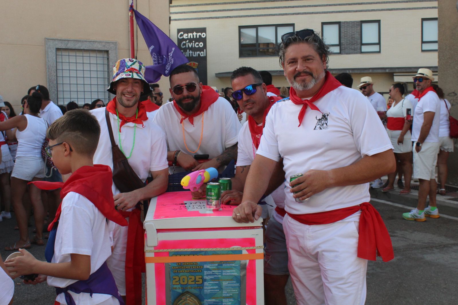 Castellanos de Moriscos. Paseo de peñas con la temática “Viva San Fermín”
