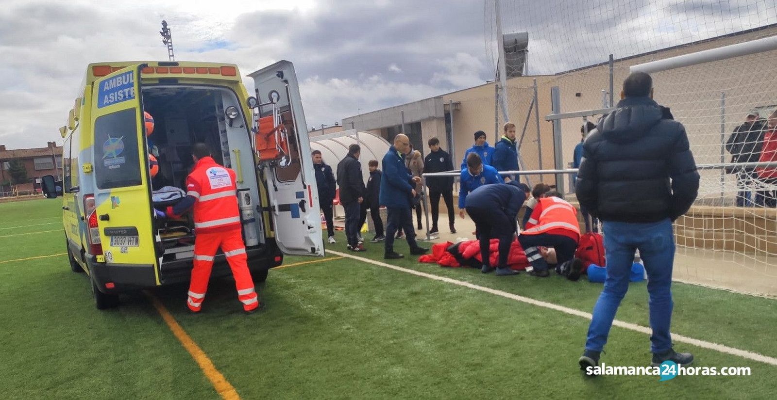 Juvenil del Cabrerizos, trasladado en ambulancia