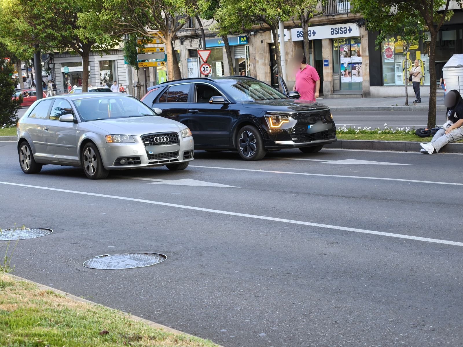 accidente-entre-un-turismo-y-un-patinete-electrico-en-la-avenida-de-mirat-2