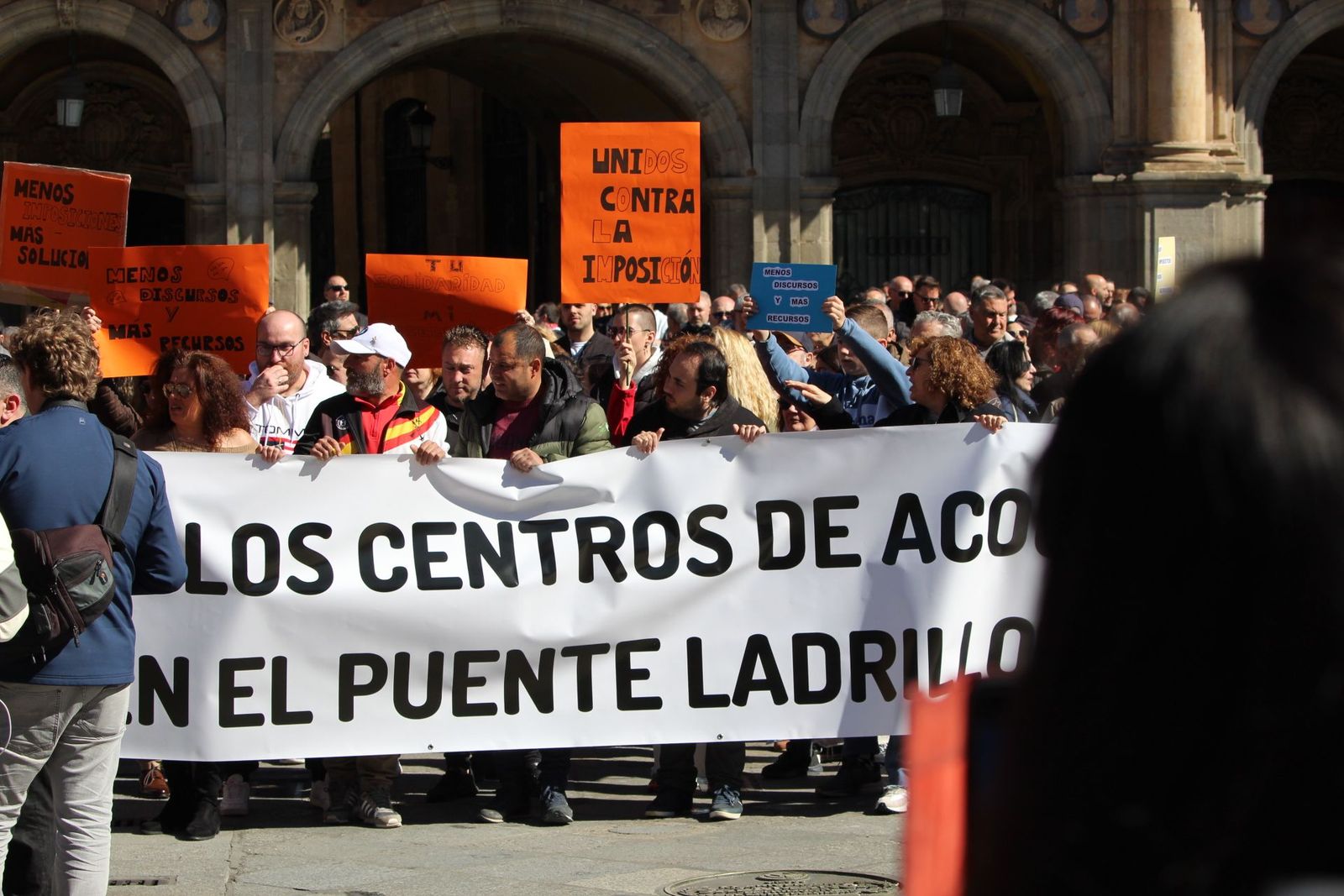 Concentración de vecinos de Puente Ladrillo (la plataforma nueva) en repulsa al centro de menores