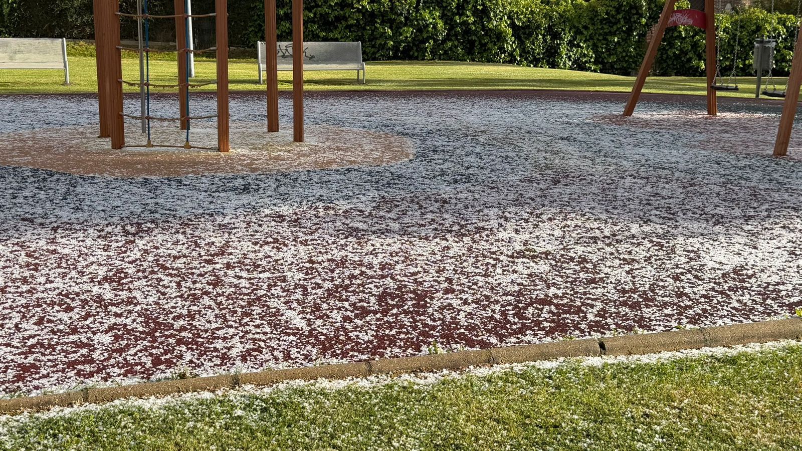 Granizo en Villamayor durante la tarde de este sábado 9 de mayo